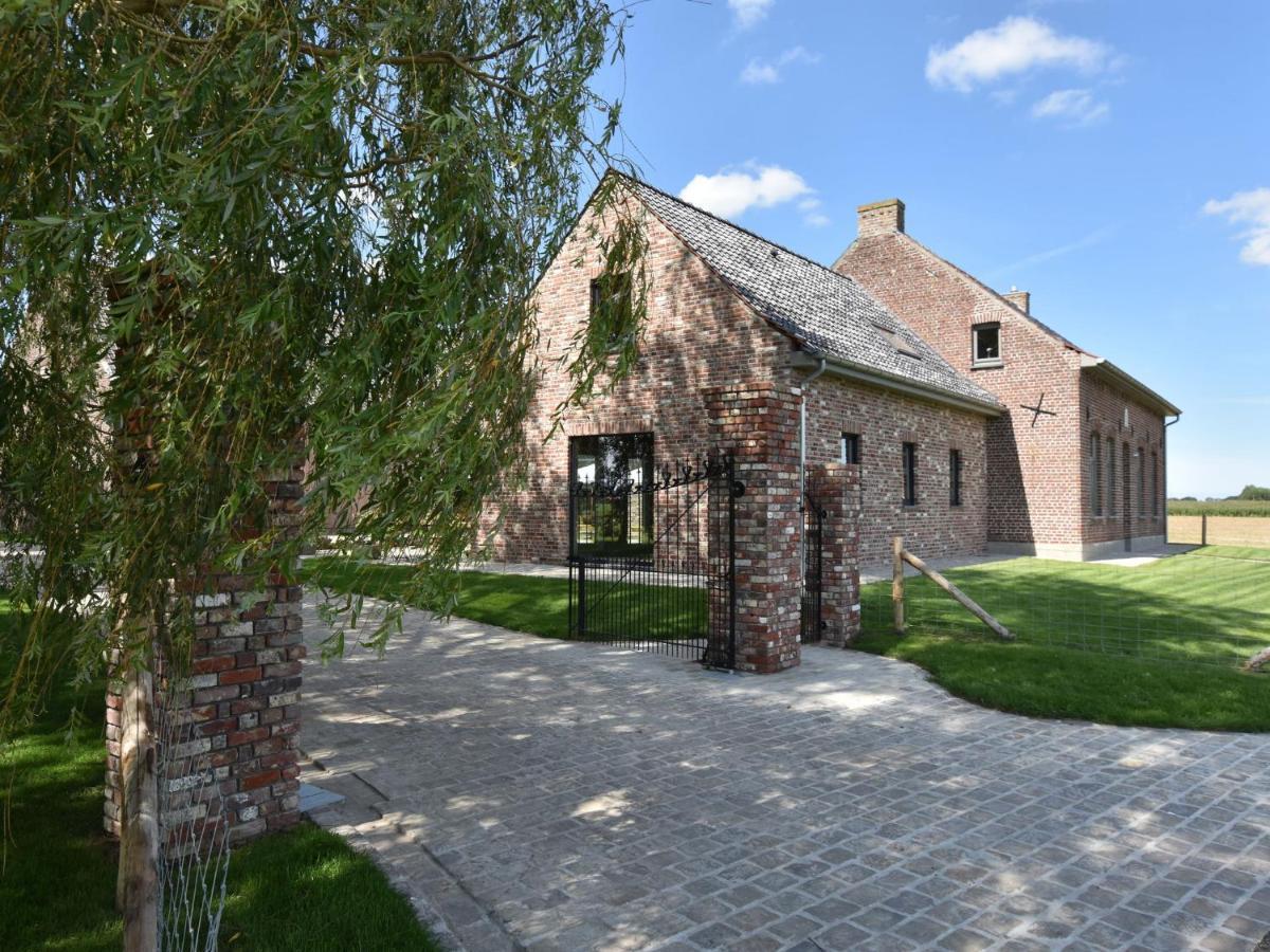 Spacious Holiday Home With Pond In Poperinge Roesbrugge-Haringe Zewnętrze zdjęcie