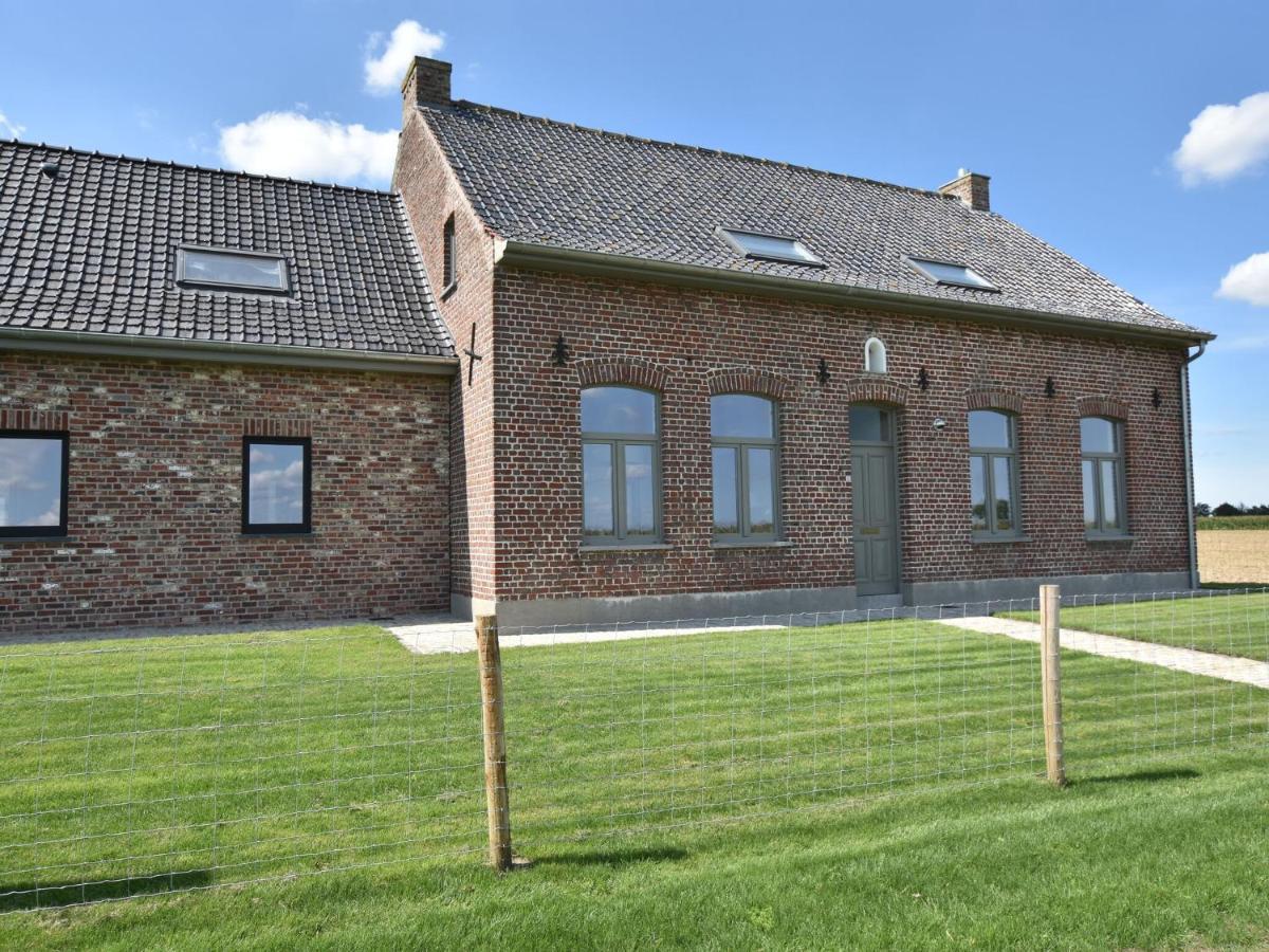 Spacious Holiday Home With Pond In Poperinge Roesbrugge-Haringe Zewnętrze zdjęcie