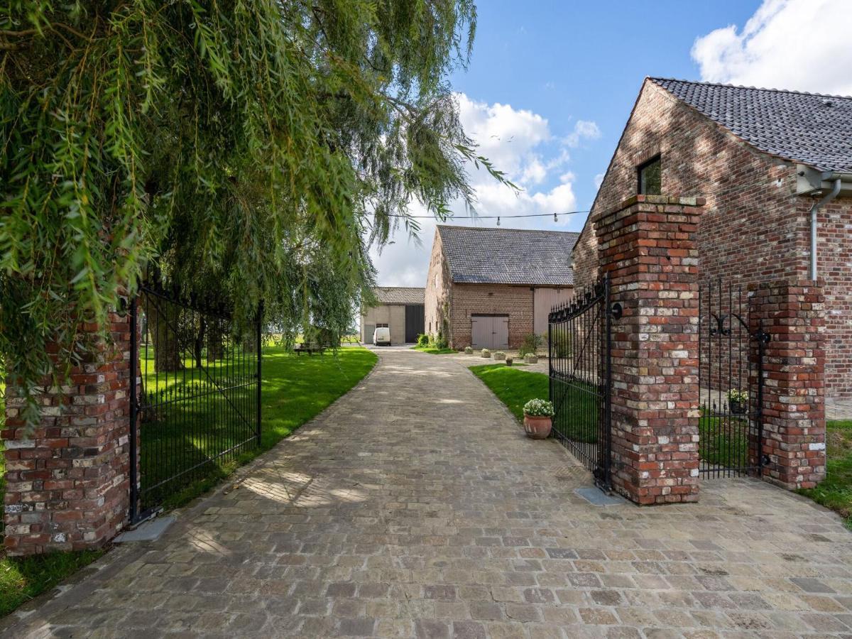 Spacious Holiday Home With Pond In Poperinge Roesbrugge-Haringe Zewnętrze zdjęcie