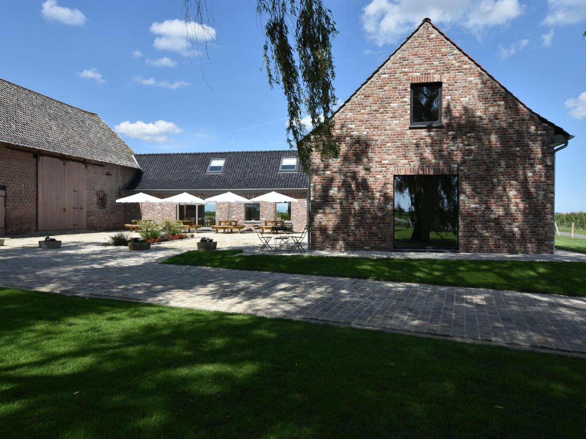 Spacious Holiday Home With Pond In Poperinge Roesbrugge-Haringe Zewnętrze zdjęcie