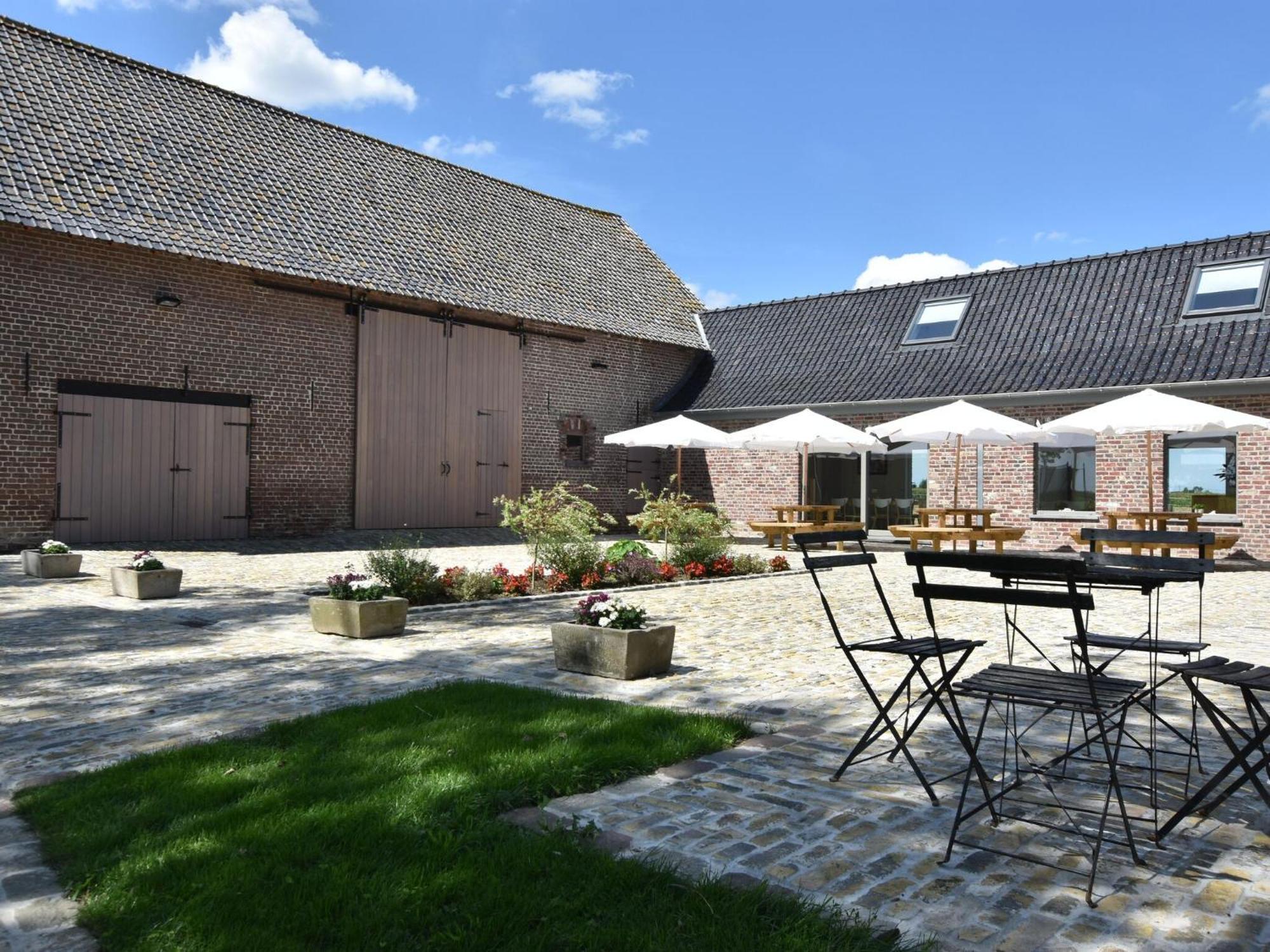 Spacious Holiday Home With Pond In Poperinge Roesbrugge-Haringe Zewnętrze zdjęcie