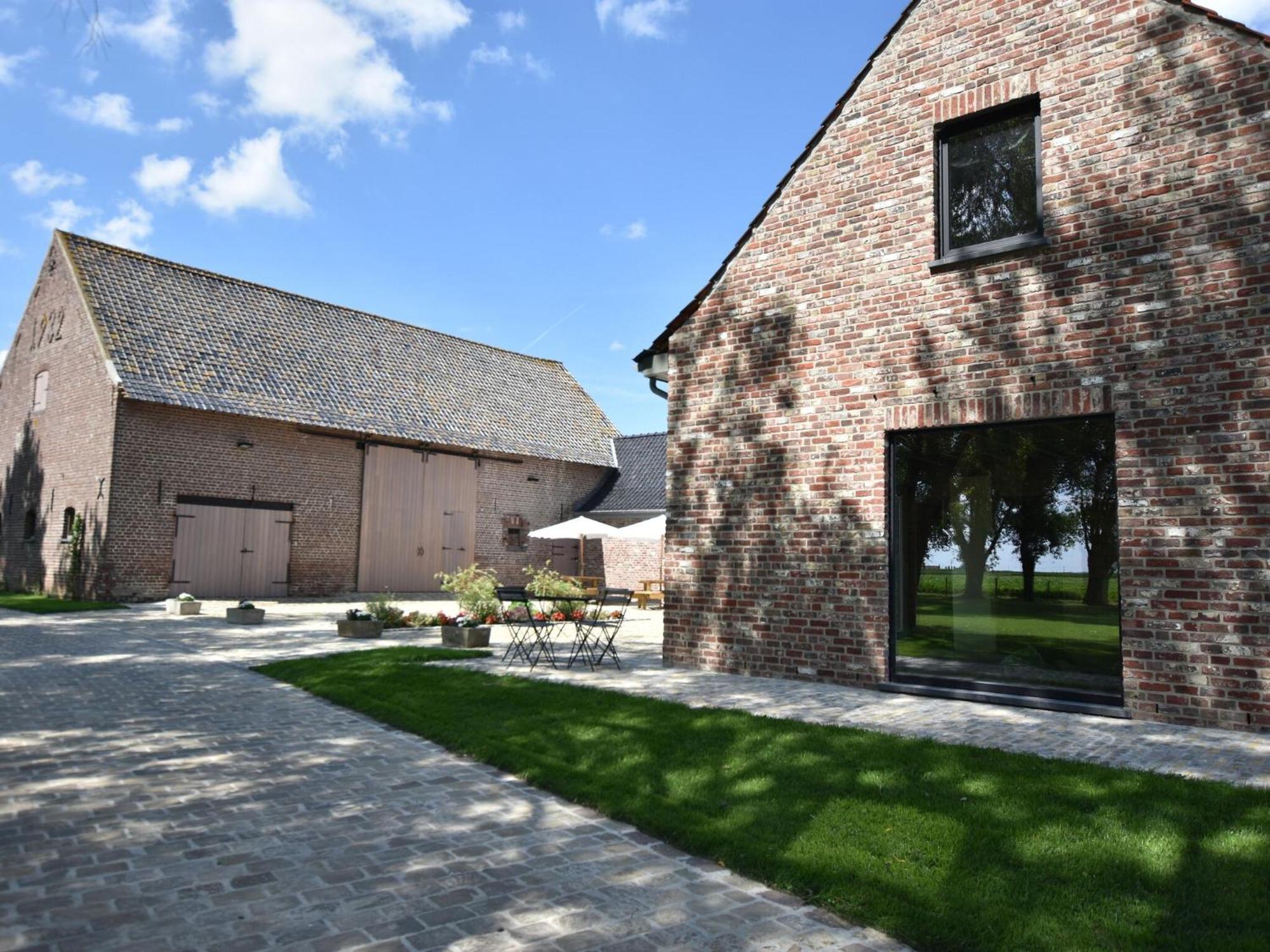 Spacious Holiday Home With Pond In Poperinge Roesbrugge-Haringe Zewnętrze zdjęcie