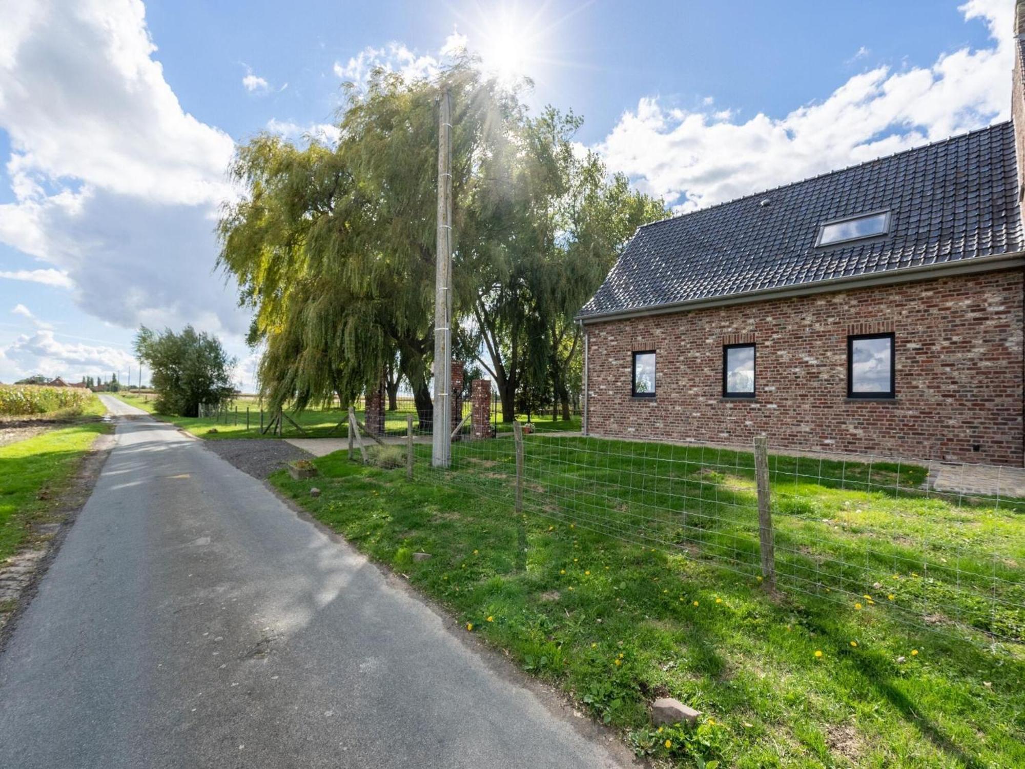 Spacious Holiday Home With Pond In Poperinge Roesbrugge-Haringe Zewnętrze zdjęcie