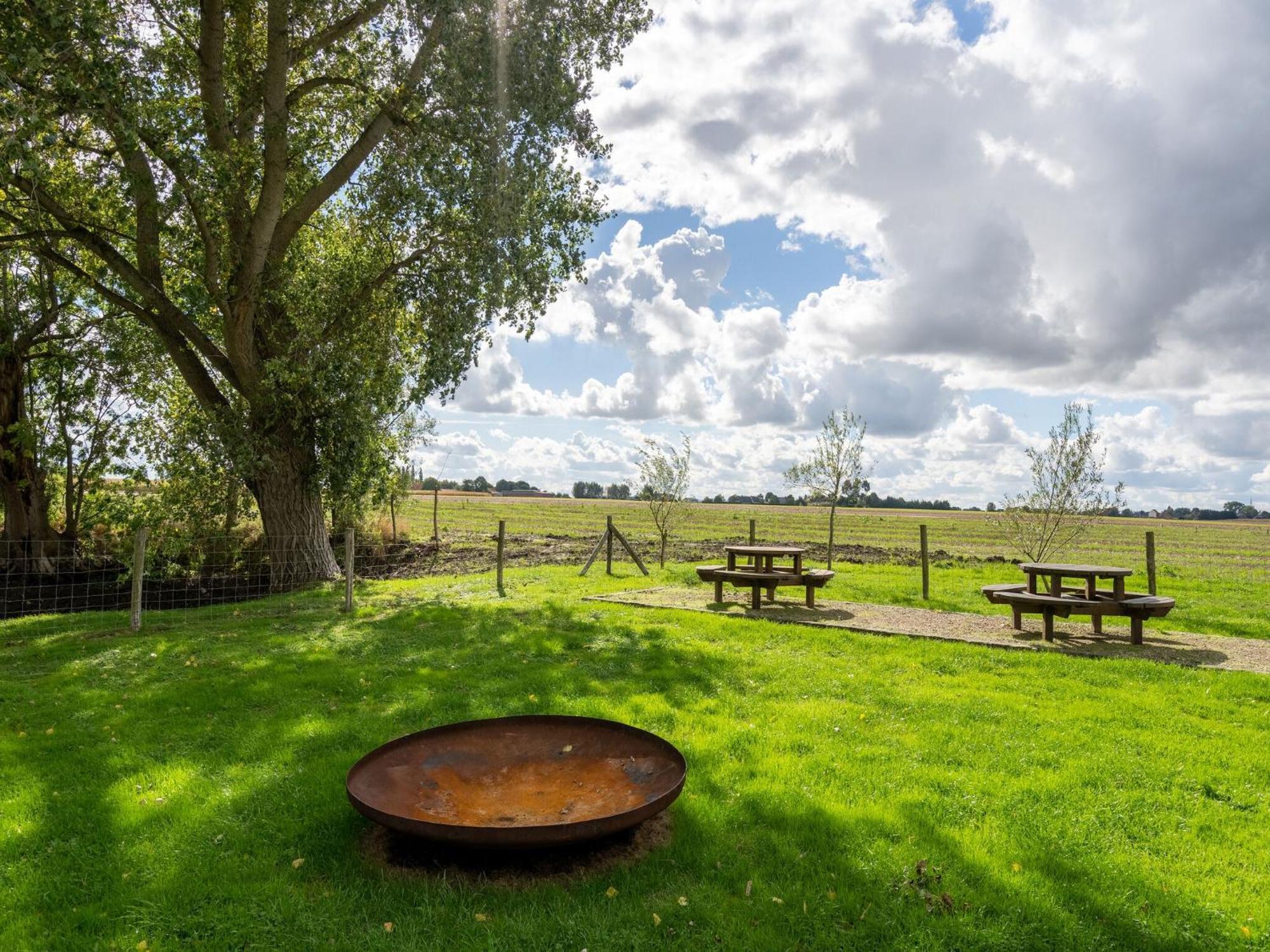 Spacious Holiday Home With Pond In Poperinge Roesbrugge-Haringe Zewnętrze zdjęcie