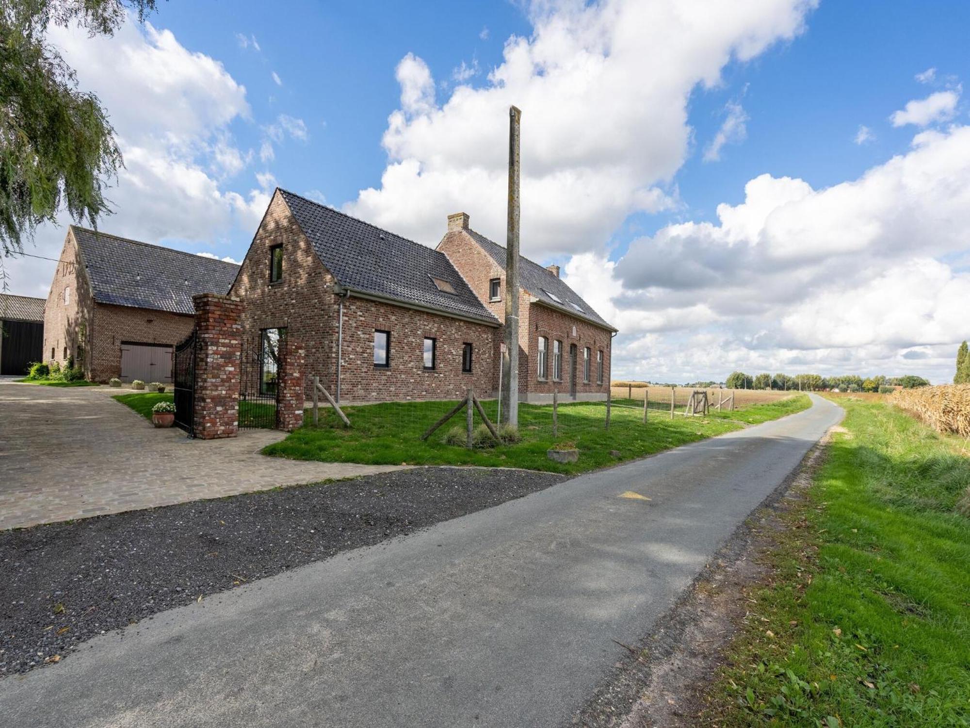 Spacious Holiday Home With Pond In Poperinge Roesbrugge-Haringe Zewnętrze zdjęcie