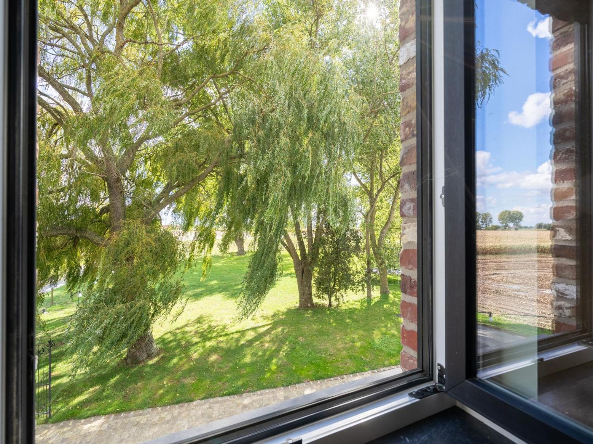 Spacious Holiday Home With Pond In Poperinge Roesbrugge-Haringe Zewnętrze zdjęcie