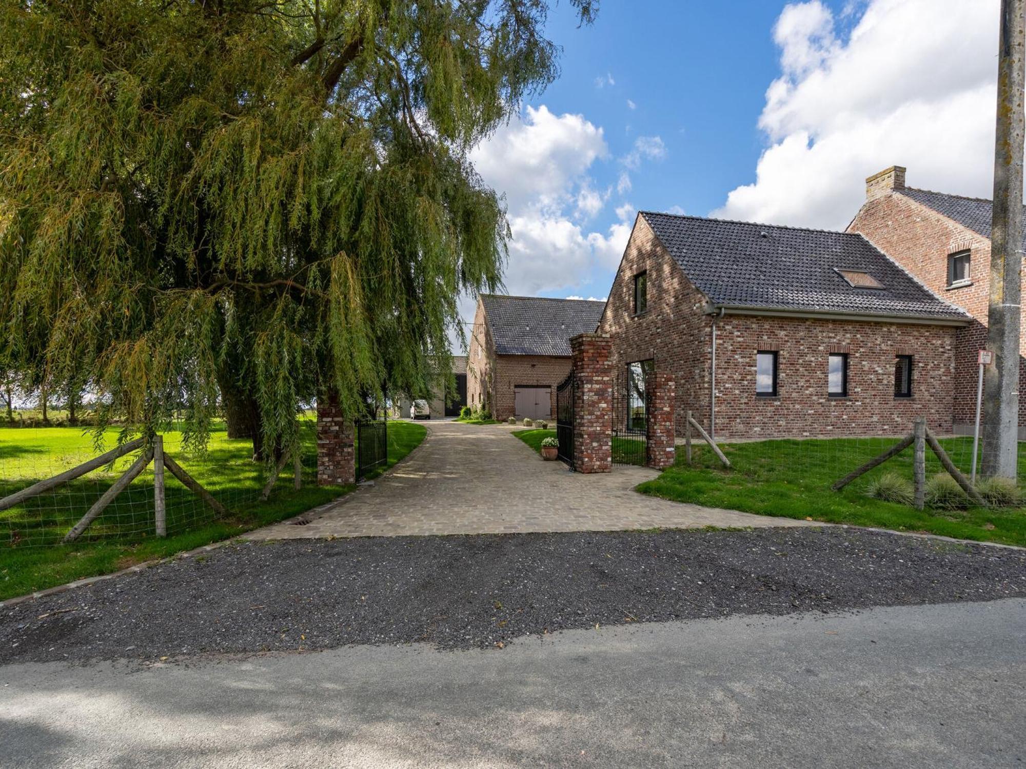 Spacious Holiday Home With Pond In Poperinge Roesbrugge-Haringe Zewnętrze zdjęcie