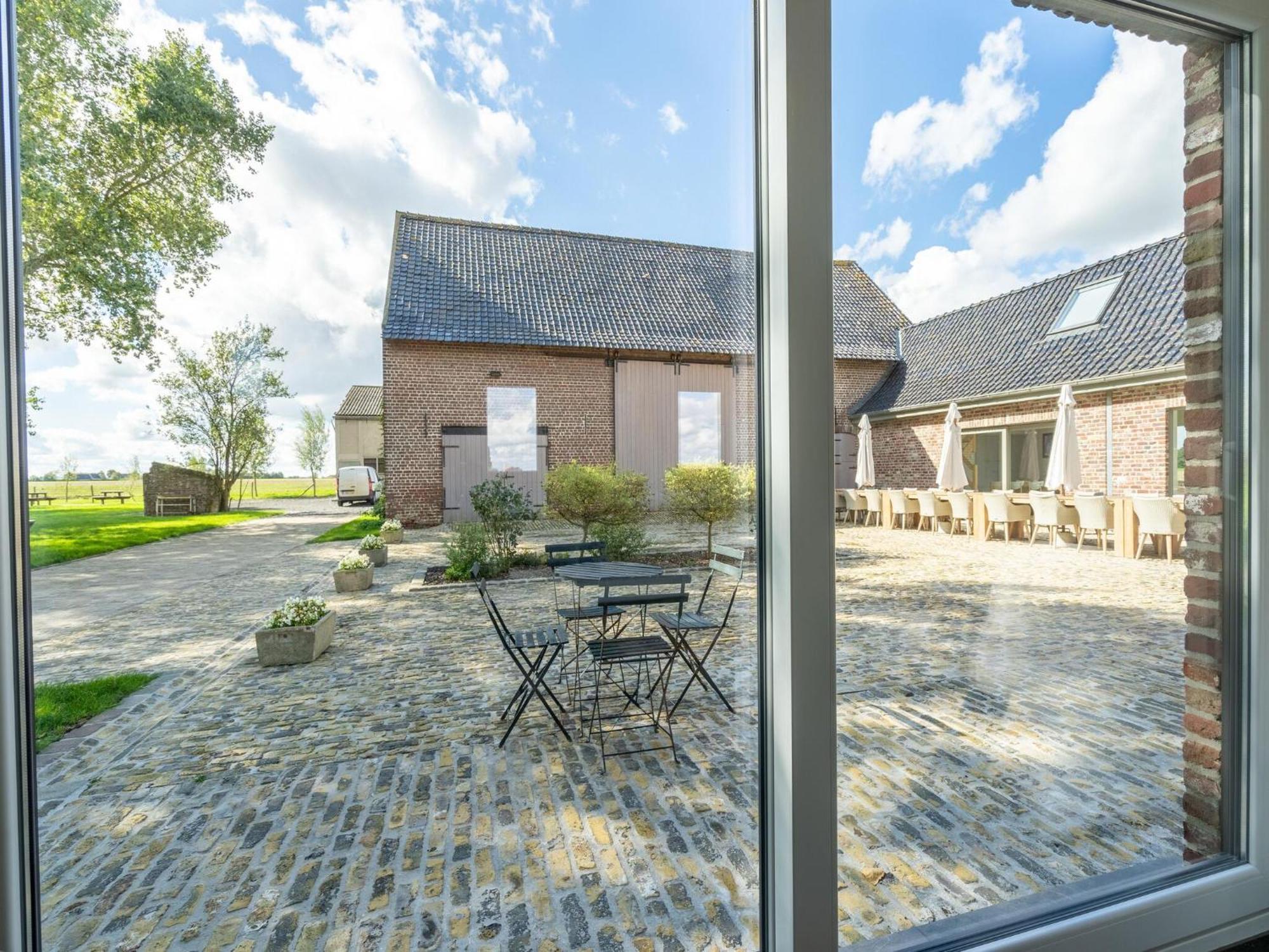 Spacious Holiday Home With Pond In Poperinge Roesbrugge-Haringe Zewnętrze zdjęcie